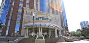 Edificio del Tribunal Civil del Condado de Harris, entrada principal, arquitectura moderna, ubicado en Houston, Texas.